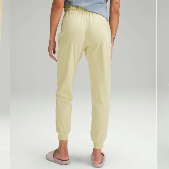Lululemon Stretch High-Rise Jogger Full Length Finch Yellow Size 6 - Picture 2 of 12
